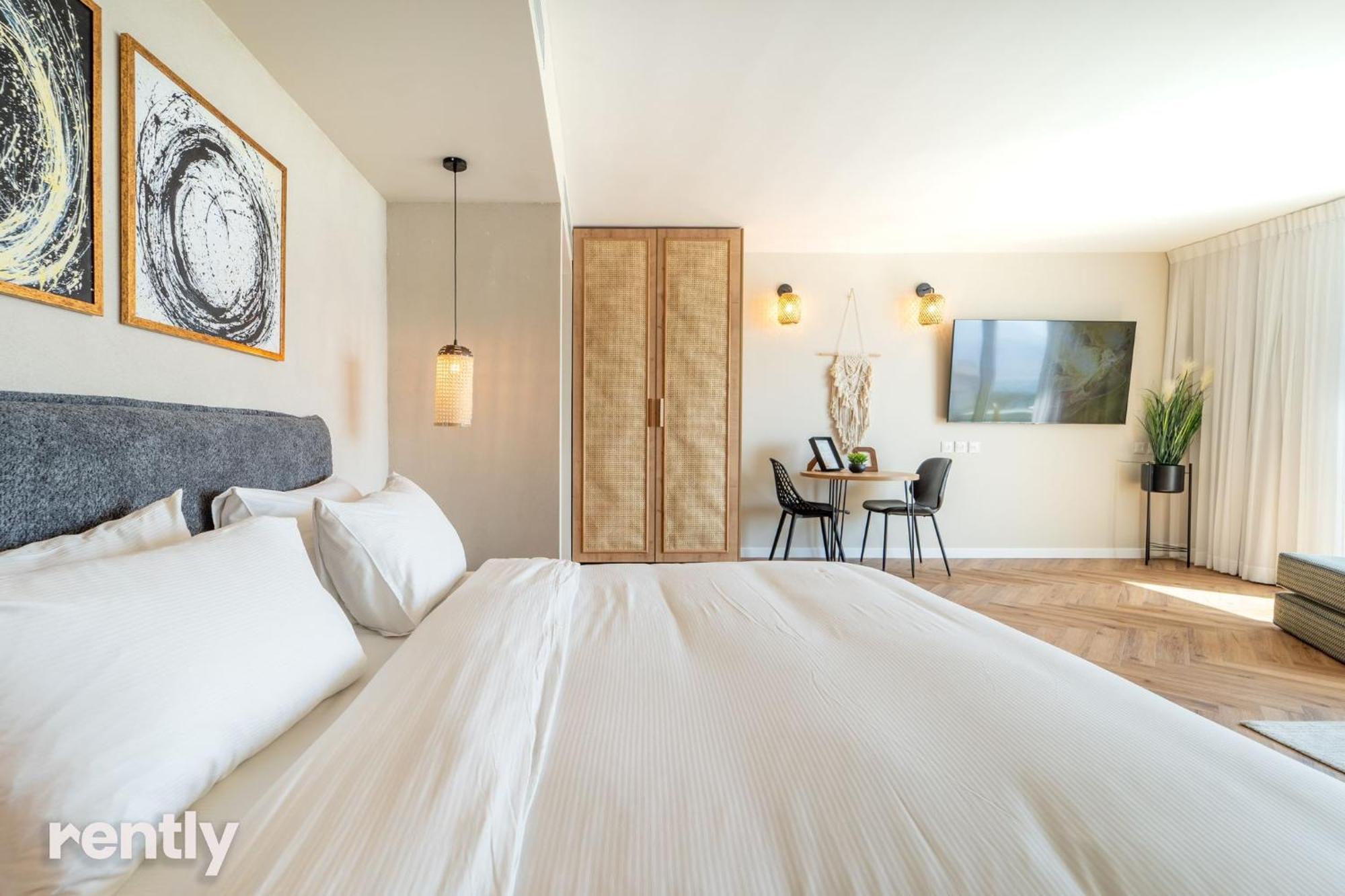 Luxury And At Sea Side By Rently Apartment