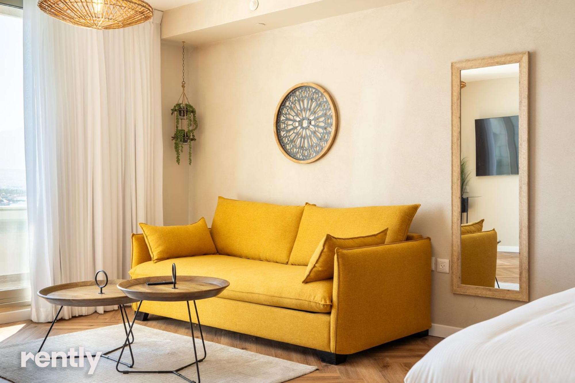 Apartment Luxury And At Sea Side By Rently