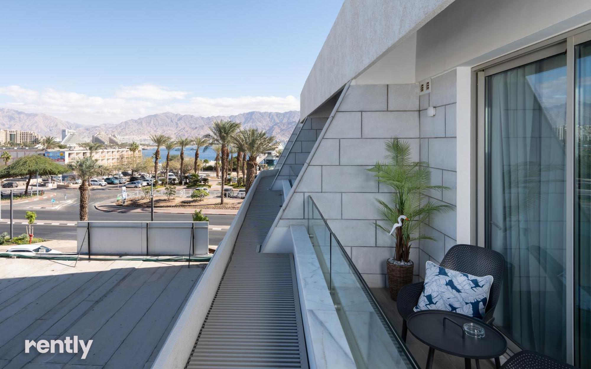 Luxury And At Sea Side By Rently Apartment