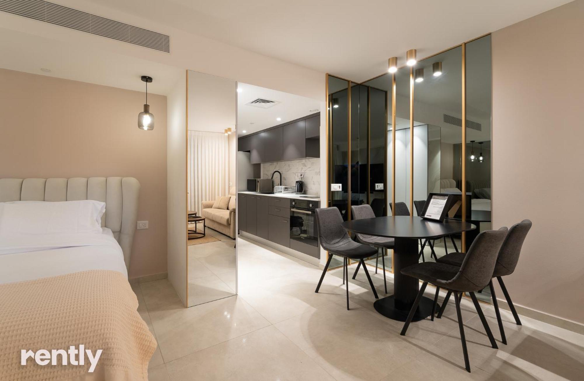 Luxury And At Sea Side By Rently Apartment
