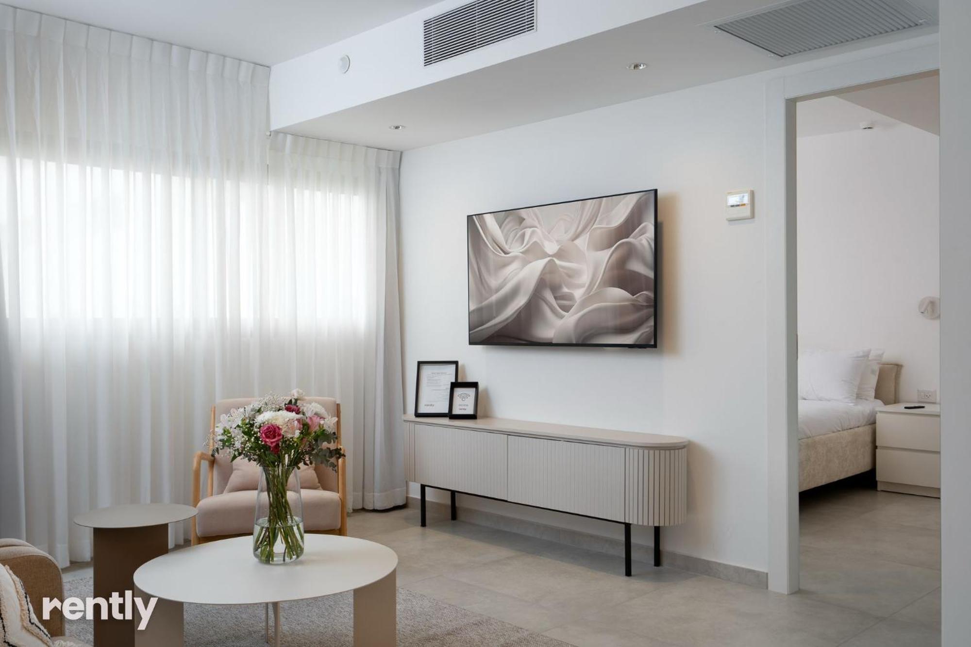 Apartment Luxury And At Sea Side By Rently
